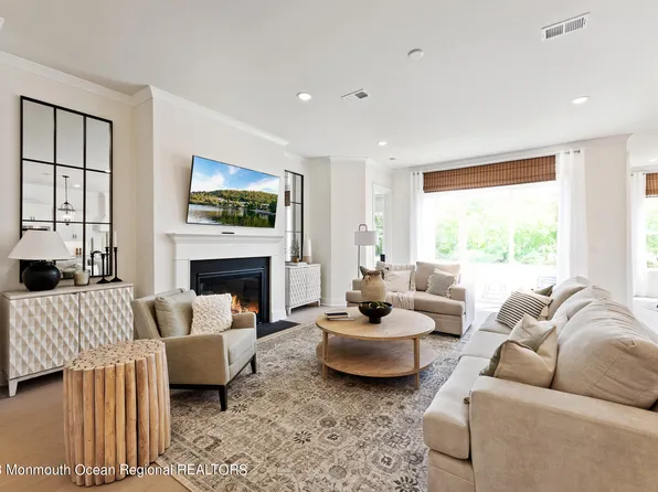 8 Wrangler Lane #89, Farmingdale, NJ 07727