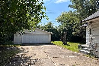 4th image of 7532 Wood Ave