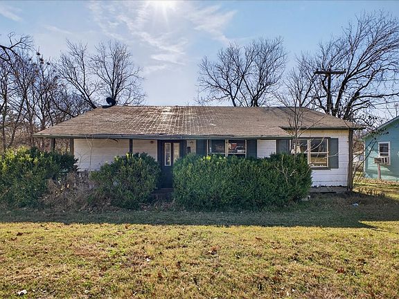 2nd image of 2512 Bridge St