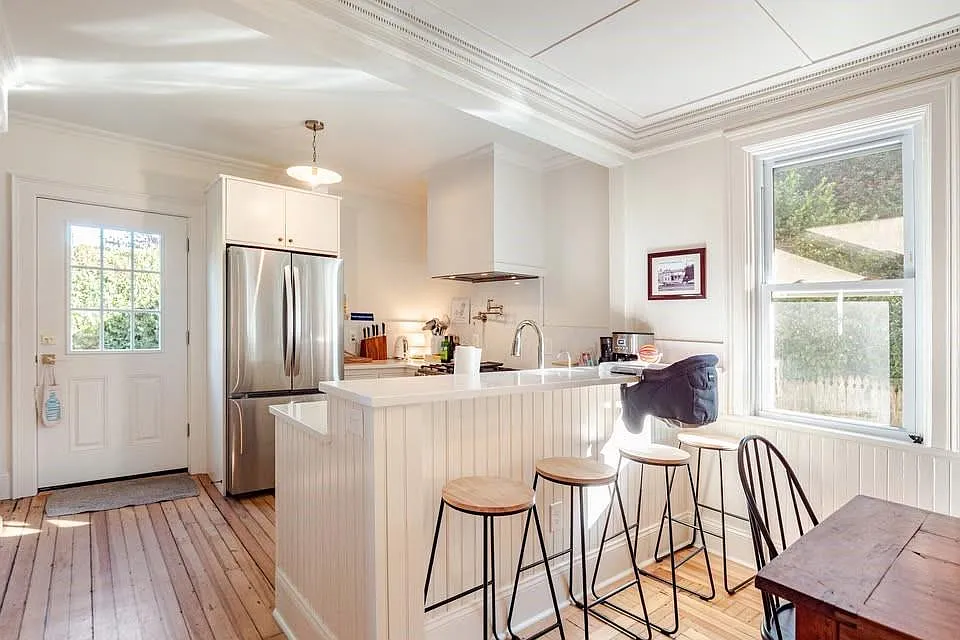4 bed, 2000 sqft, $6,000 — Photo 3