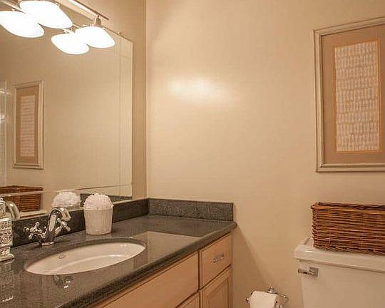 5th image of 960 Shorepoint Ct APT 204
