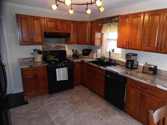 2nd image of 11313 Hemlock Dr