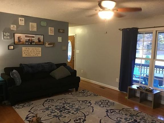 3rd image of 118 Azalea Ln NE