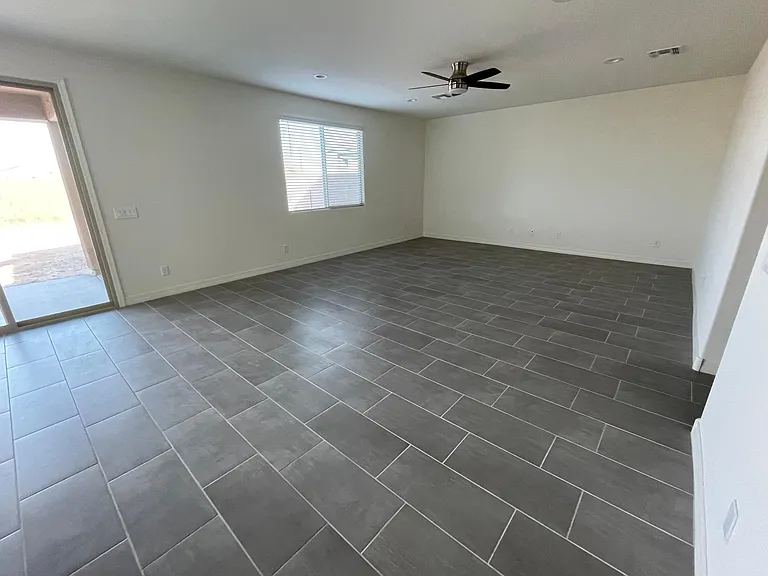 15726 W Jackson St — Photo 11