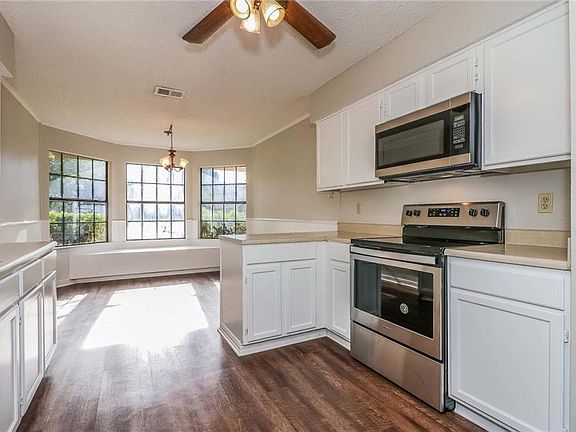 4th image of 10233 Leatherwood Dr
