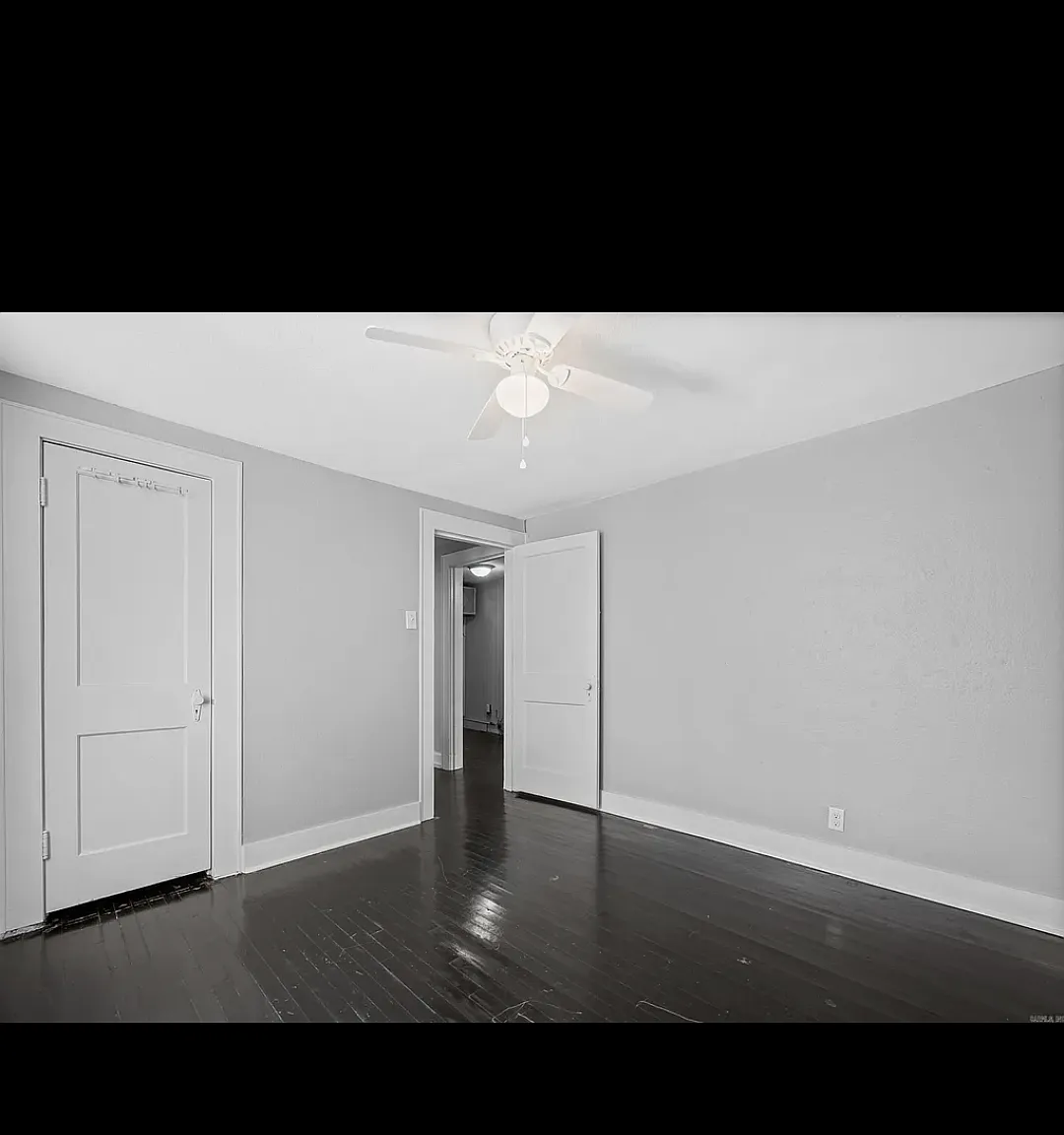 1300 Greenwood Ave — Photo 4