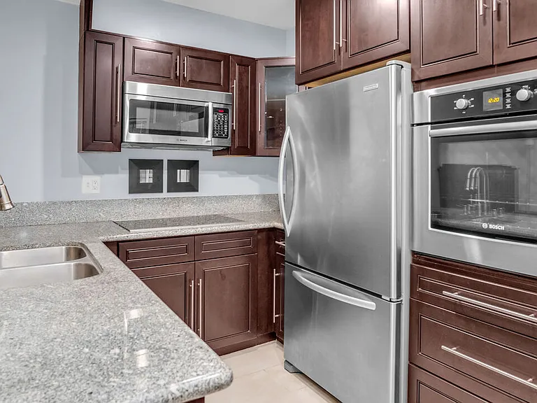 2260 N Cahuenga Blvd #106 — Photo 11