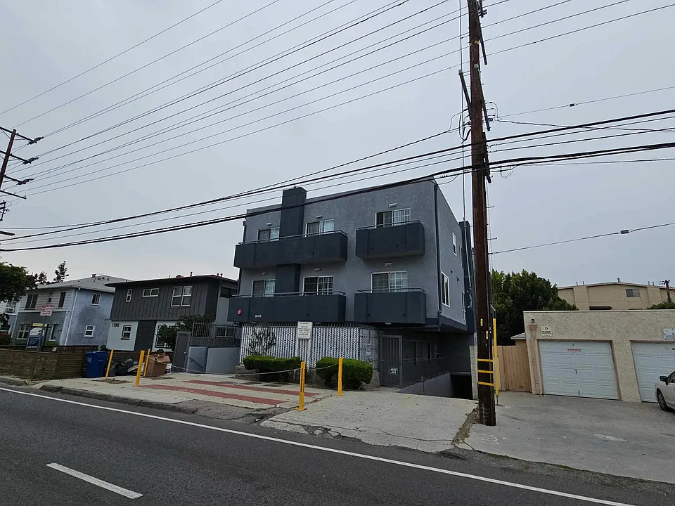 Moorpark St