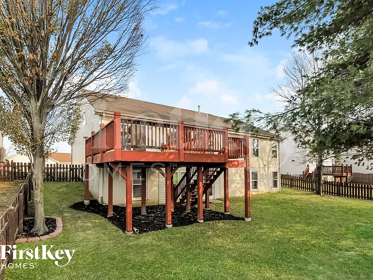 212 Royallmanor Ln — Photo 14