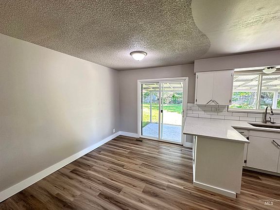 4th image of 535 W Bird Ave