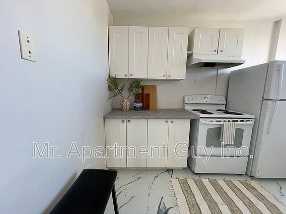 5th image of 44 Victoria Ave S #201