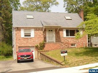 105 Seminole Ave, Oakland, NJ 07436