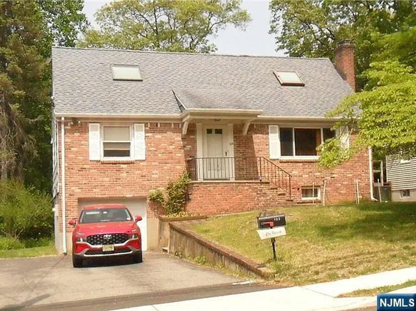 105 Seminole Ave, Oakland, NJ 07436