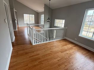 645 Cary Woods Cir, Cary, IL