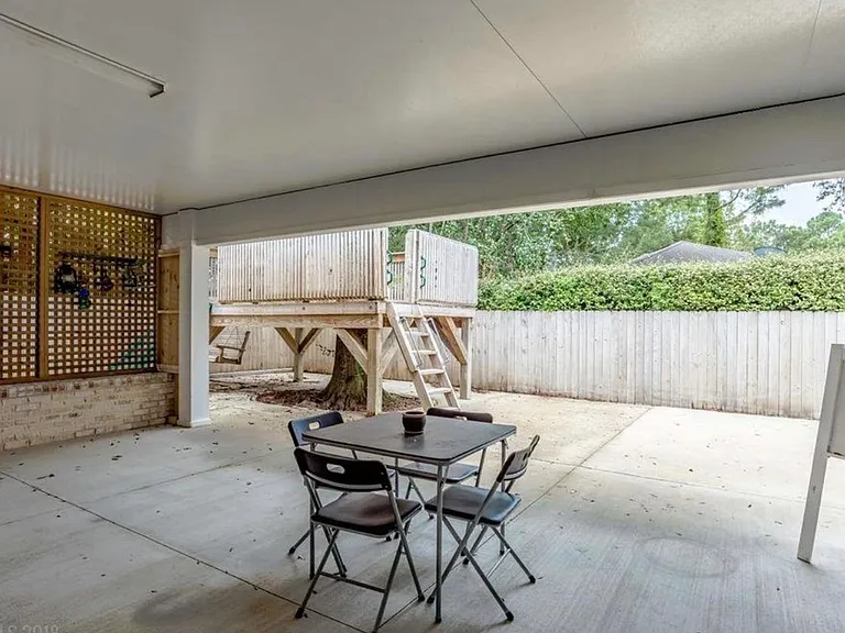121 Spring Dr — Photo 28