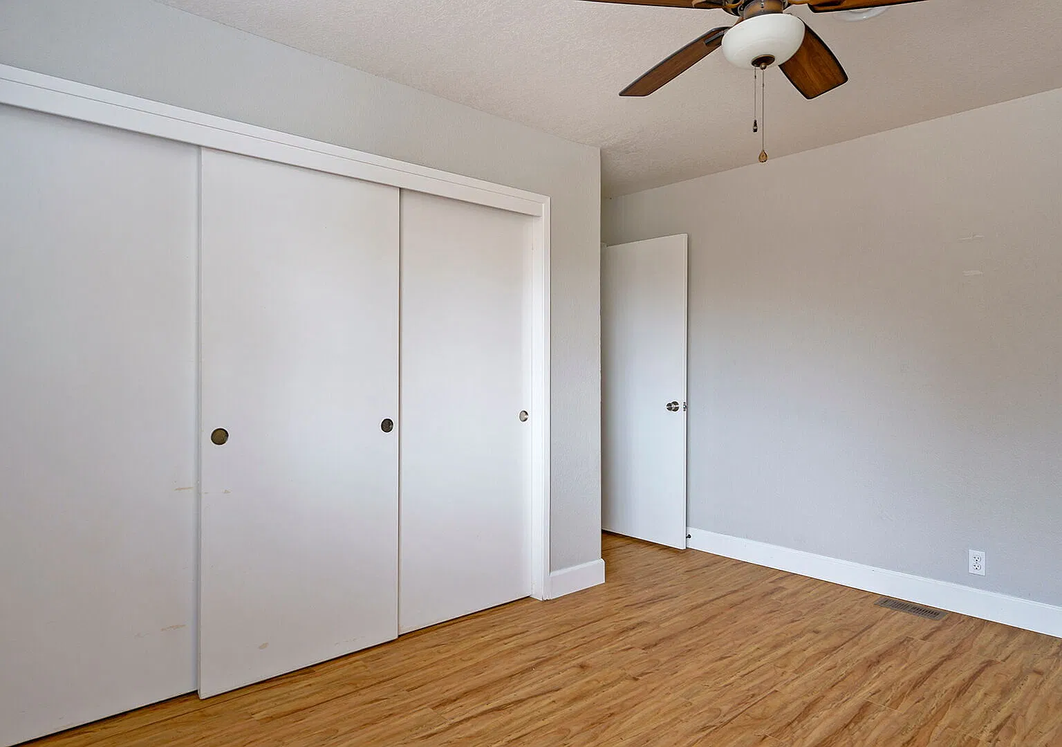 2 bed, 1045 sqft, $1,750 — Photo 2