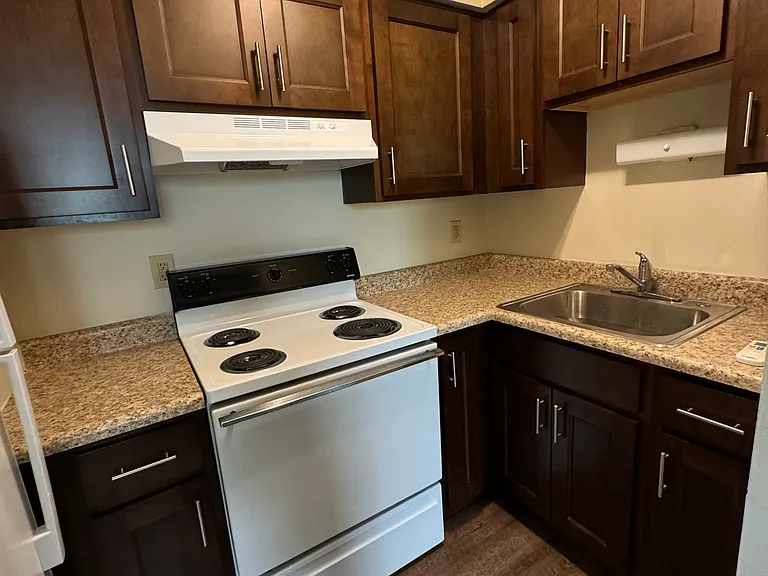Oak Creek Apartments — Photo 18