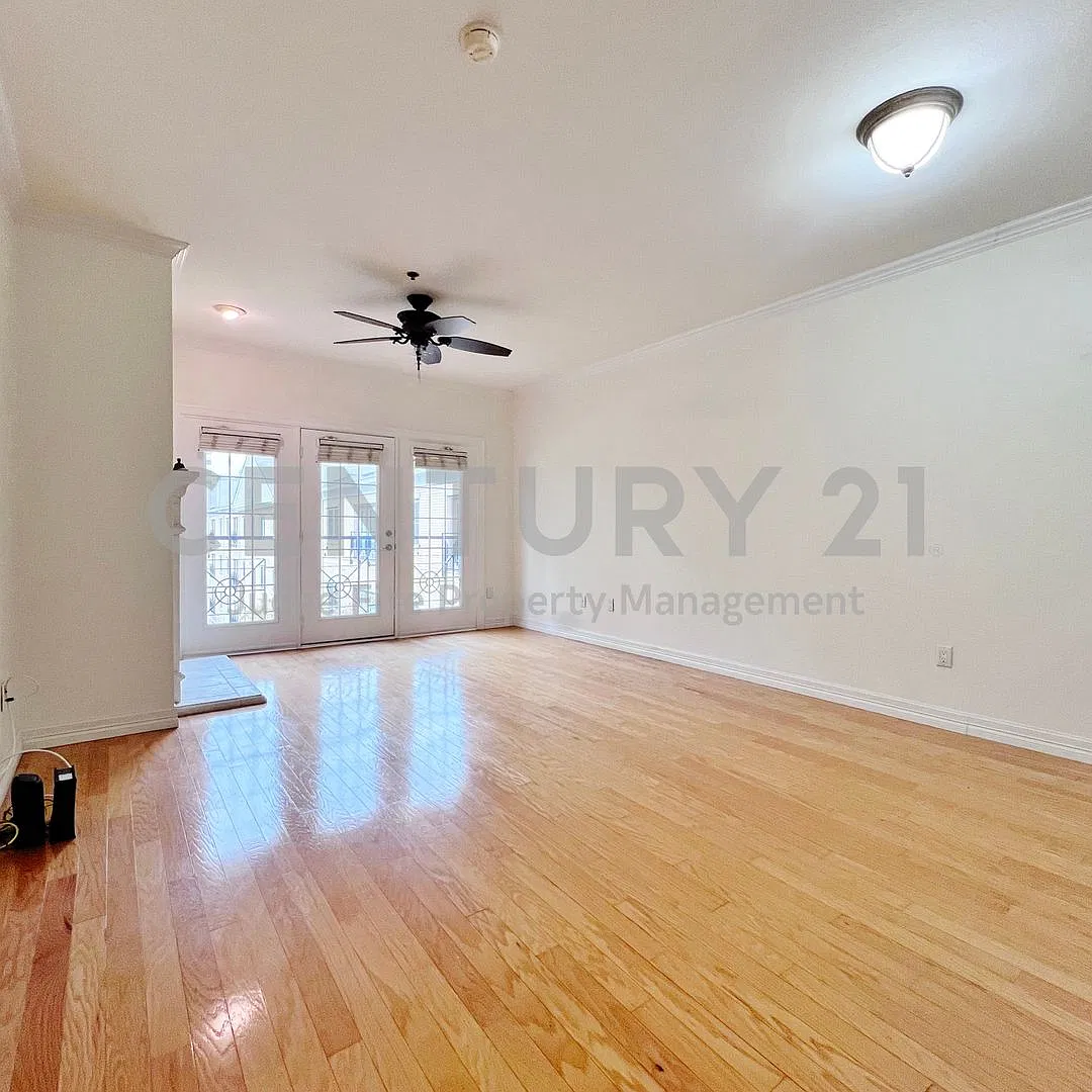 Beautiful 1/1 Condo at The Wyndmere at Turtle Creek! — Photo 3
