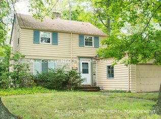 1488 Crest Rd, Cleveland Heights, OH 44121