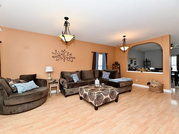 3rd image of 3552 Brandenburg Blvd
