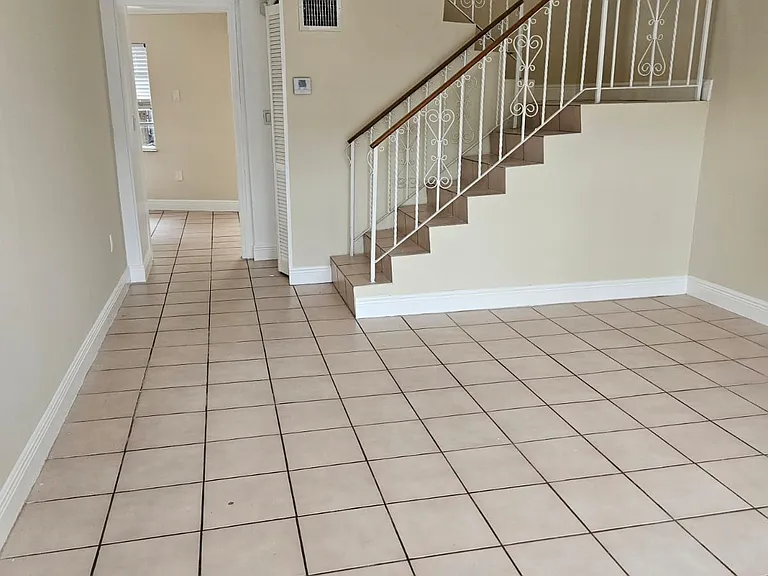 1232 SW 30th Ct — Photo 8