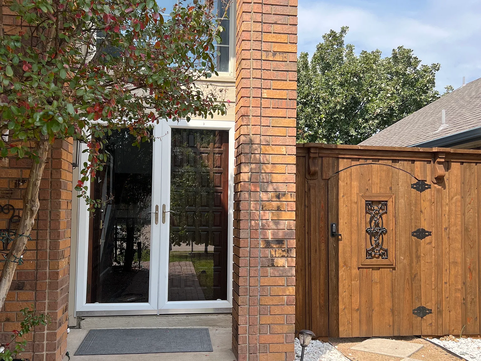 3 bed, 1912 sqft, $850 — Photo 1