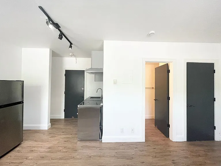 Mayn Suites — Photo 9