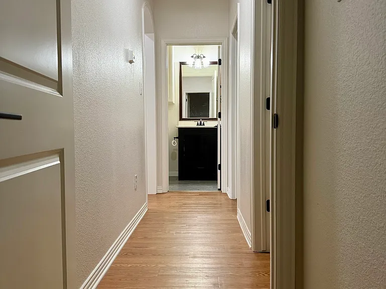 1001 Roberts Bend Ct — Photo 5