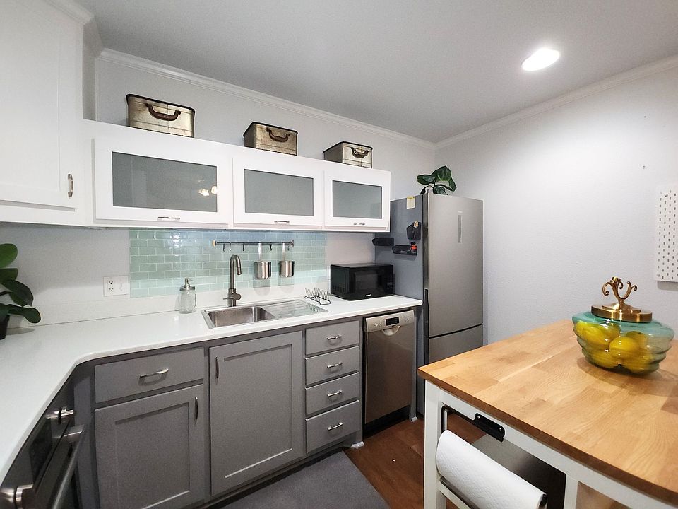 1st image of 245 Settlers Park Dr