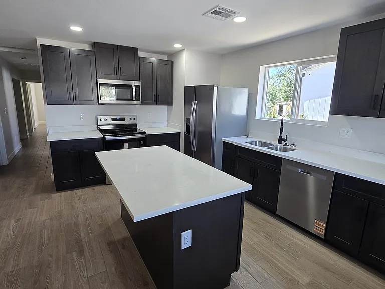 754 S 96th Pl #B — Photo 1