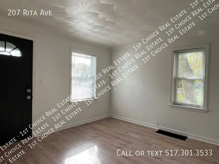 Remodeled 2-Bdr 1-Bth House W/ Office/Playroom — Photo 3