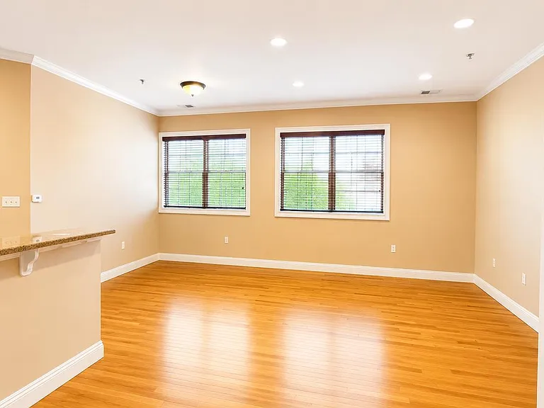 547 Sayre Ave #214 — Photo 4