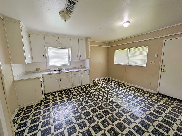 3350 Cherry Dr — Photo 4