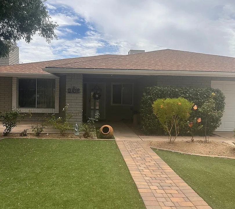 2407 W Le Marche Ave
