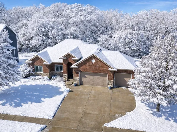 2215 NW Gabus Dr, Grimes, IA 50111