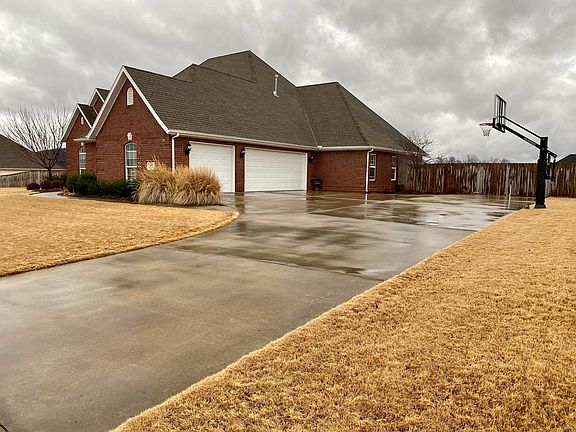 3rd image of 407 W Claybrook Dr