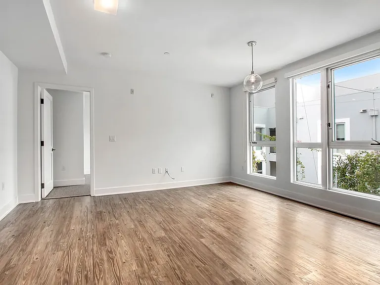 1167 S Barrington Ave #B203 — Photo 3