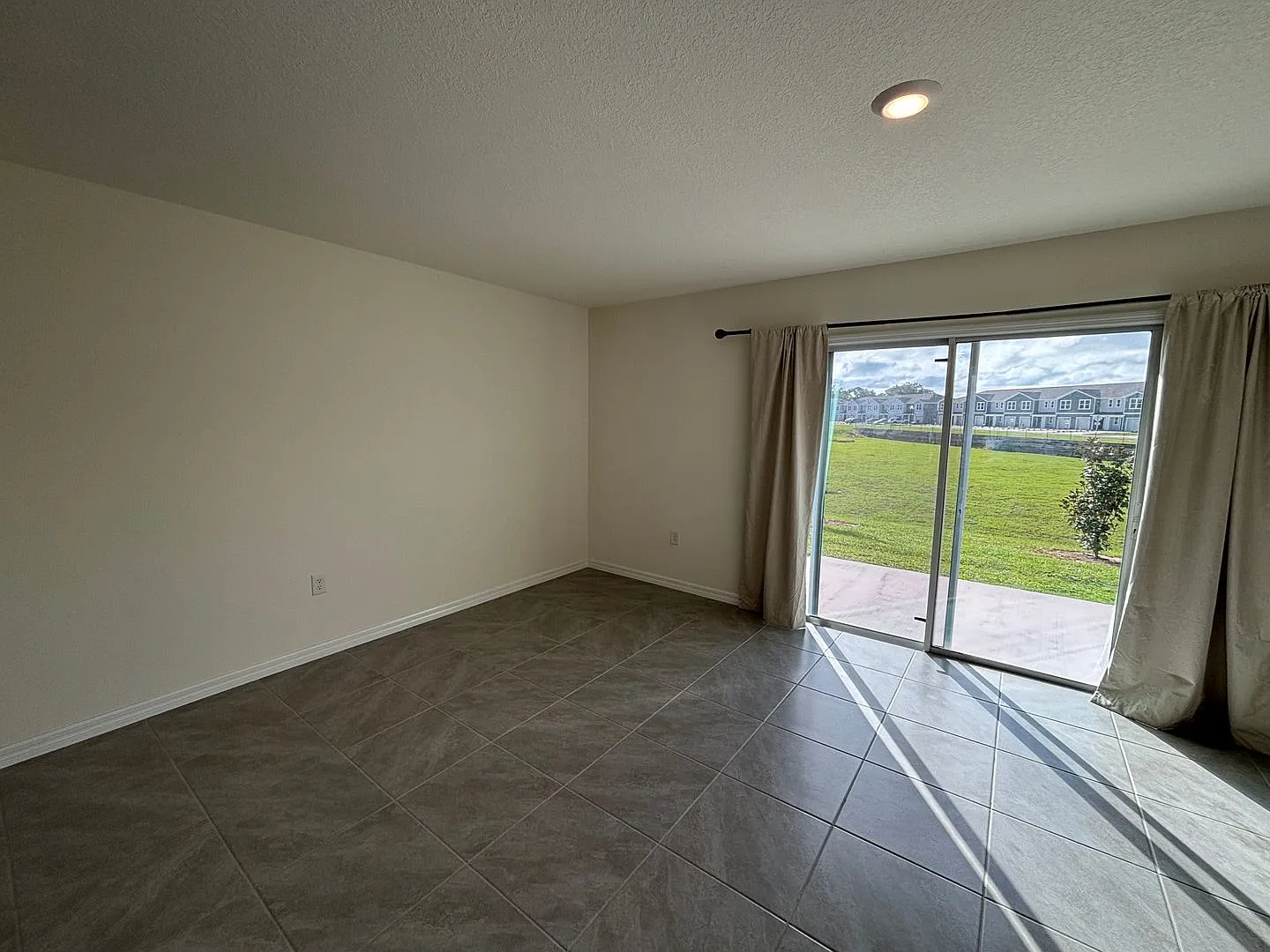 Beautiful Townhome Community Close to Everything! These go quick. — Photo 4