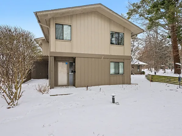 3812 Greenleaf Cir, Kalamazoo, MI 49008