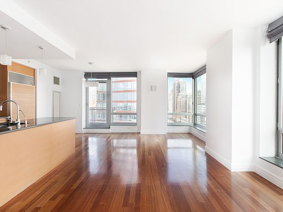3rd image of 30 West St APT 15B