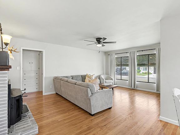 4th image of 228 Lois Ave