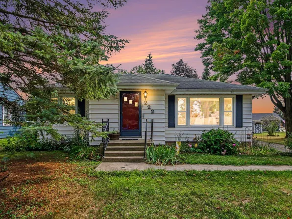 222 Woodrow St, Fremont, MI 49412