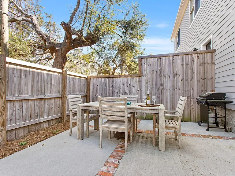979 Bay Tree Cir #203 — Photo 12