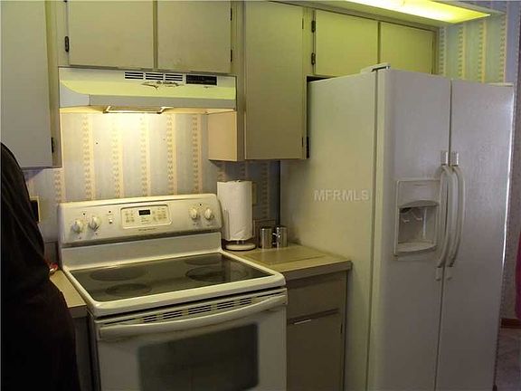 3rd image of 786 W Ludlum Dr