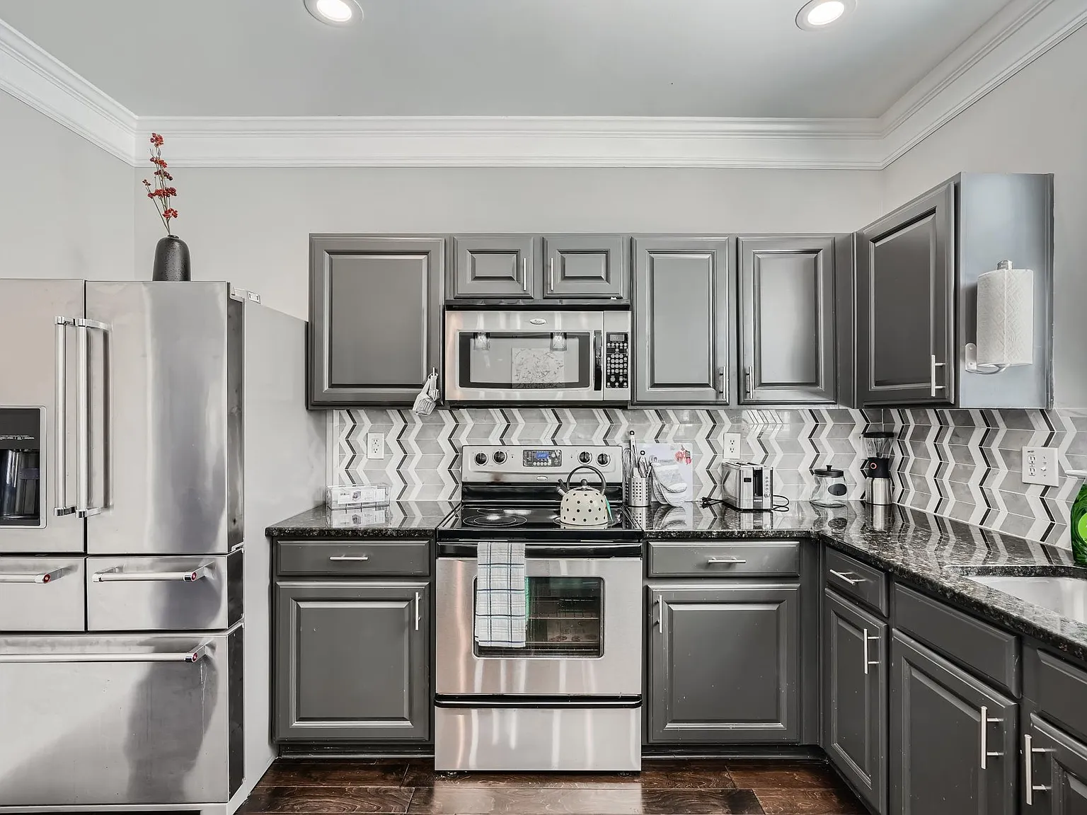 3 bed, 2.5 bath, 1920 sqft, $4,500 — Photo 3