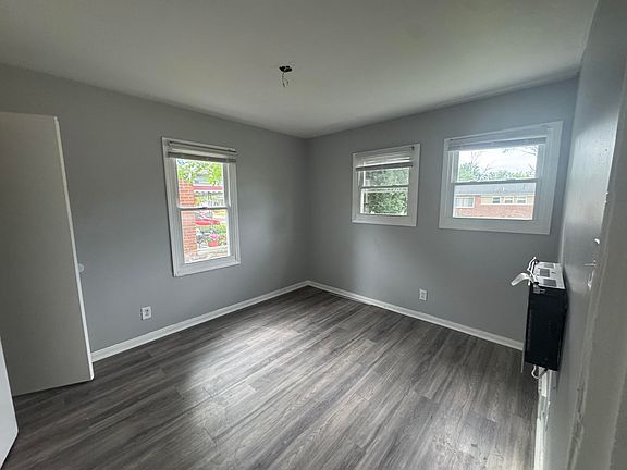 5th image of 1735 Meadow Ln