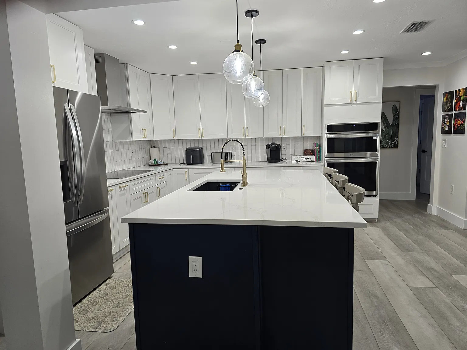 3 bed, 2.5 bath, 2641 sqft, $8,000 — Photo 4