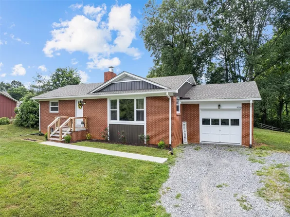 9009 Carolina Blvd, Clyde, NC 28721