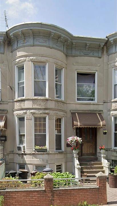 1st image of 934 52nd St