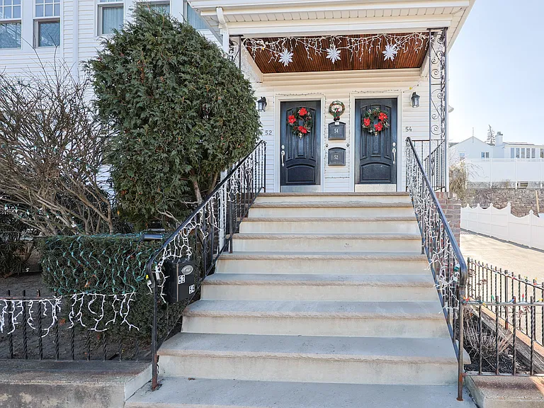 52-54 Clarence St #1 — Photo 4